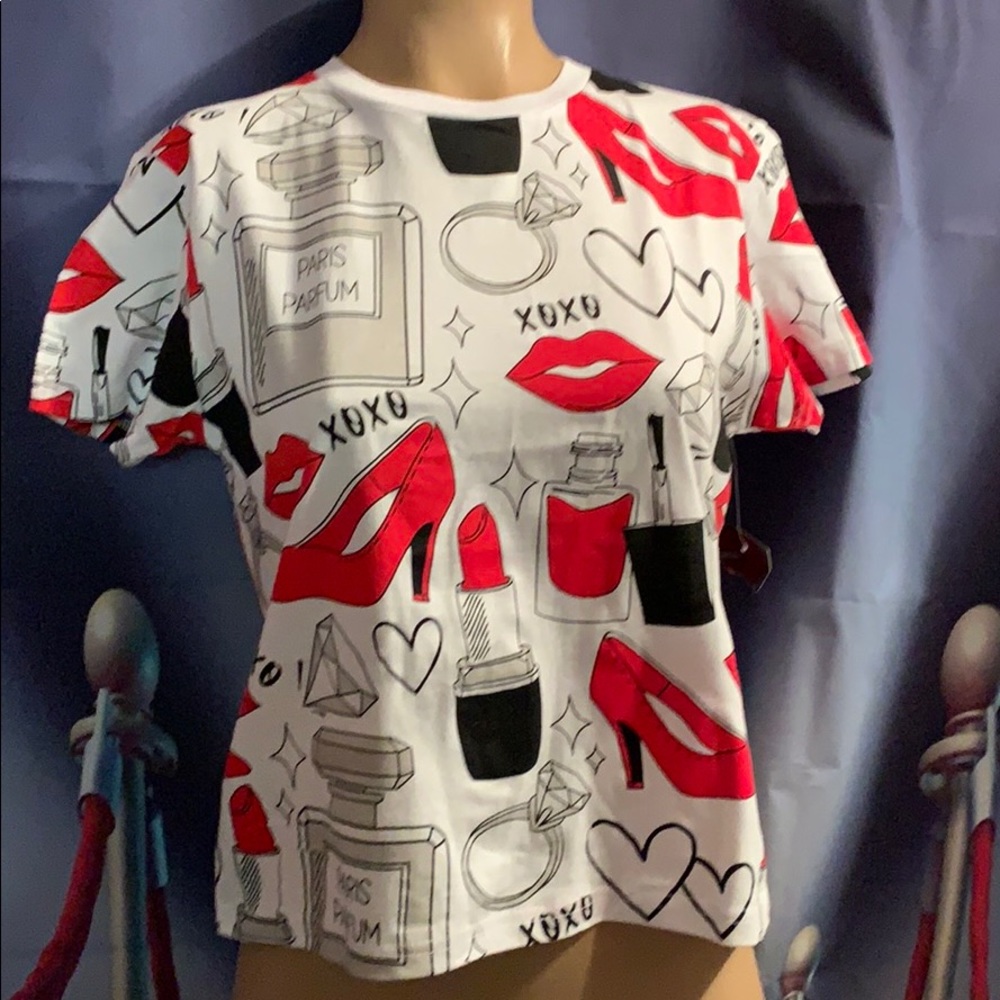 NWT Juniors Med and Large Girlie T-shirt’s